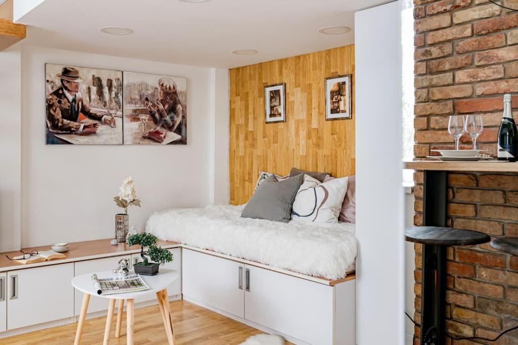 Adina Apartment