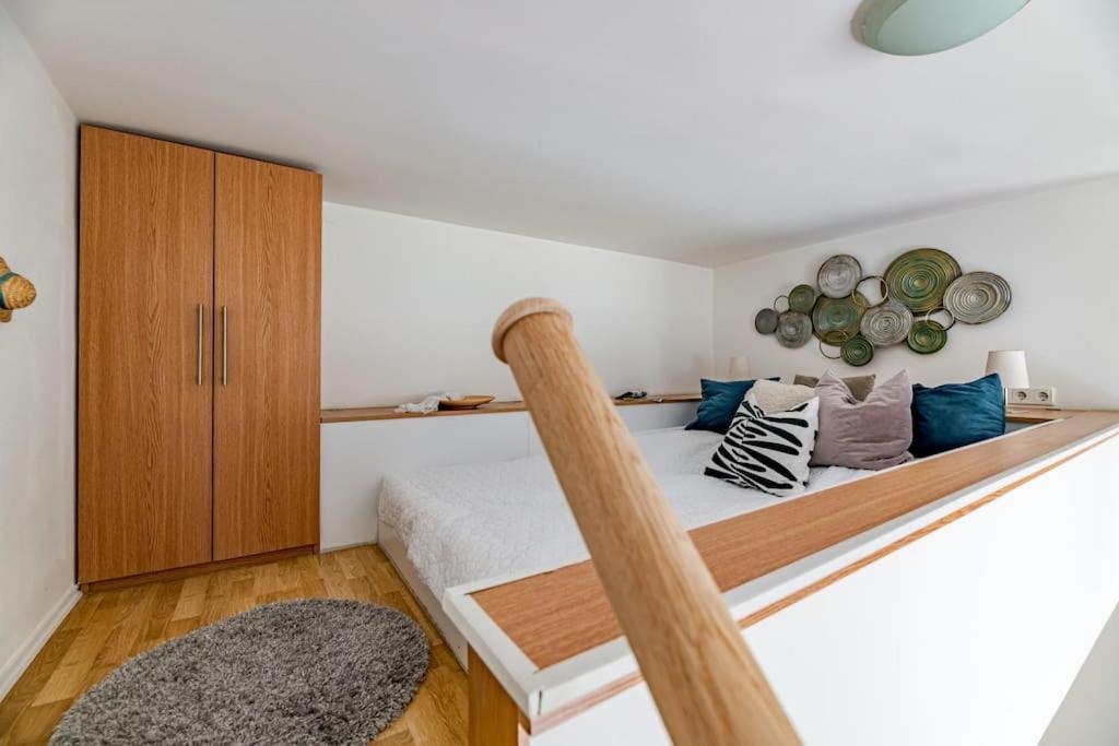 Adina Apartment
